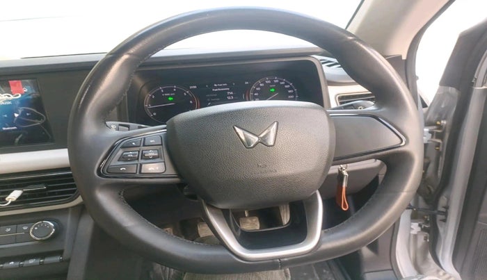 2024 Mahindra XUV700 MX P MT 5 STR, Petrol, Manual, 17,514 km, interior