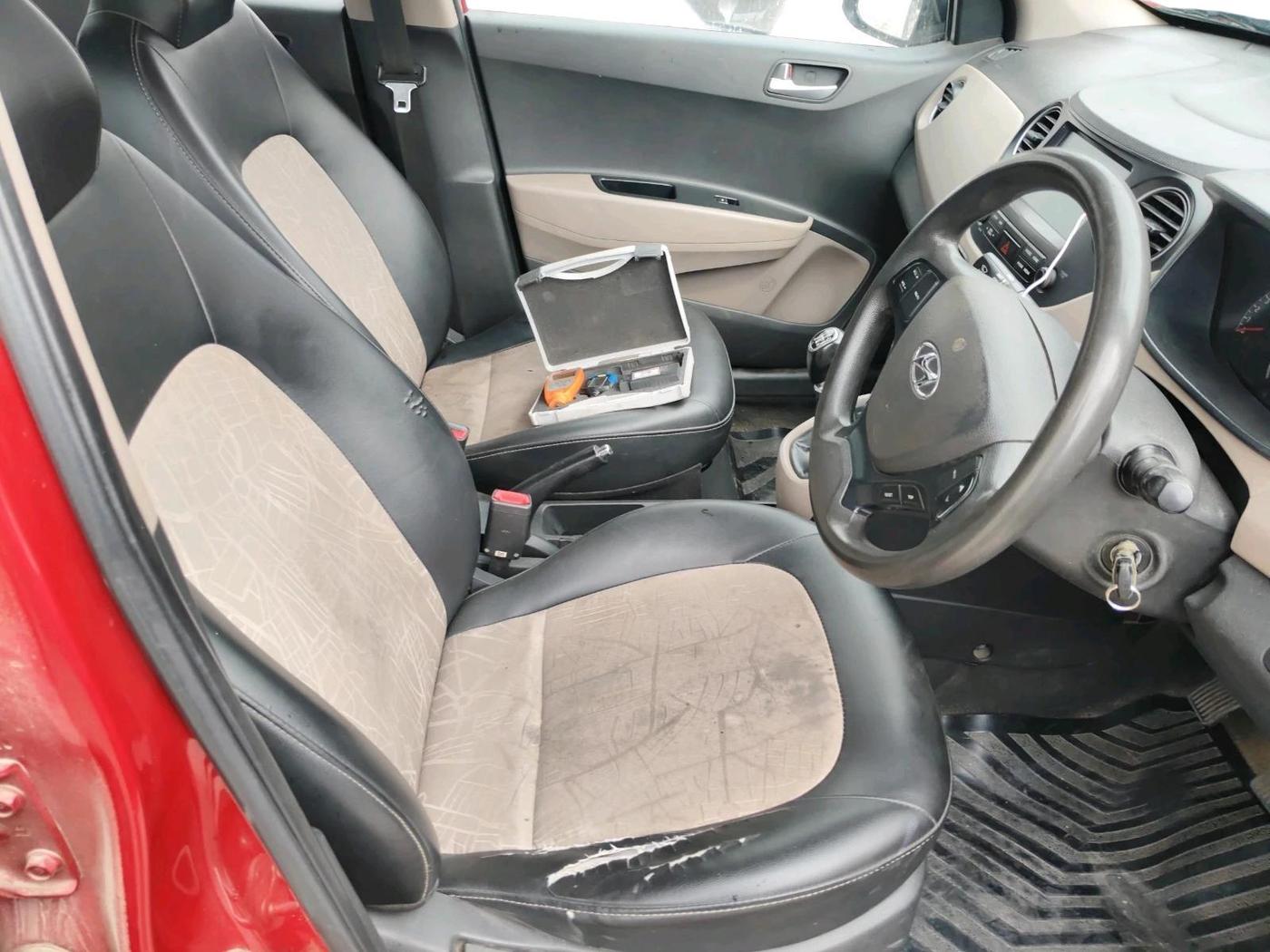 2019 Hyundai Grand i10 SPORTZ 1.2 KAPPA VTVT, Petrol, Manual, 1,26,947 km, interior