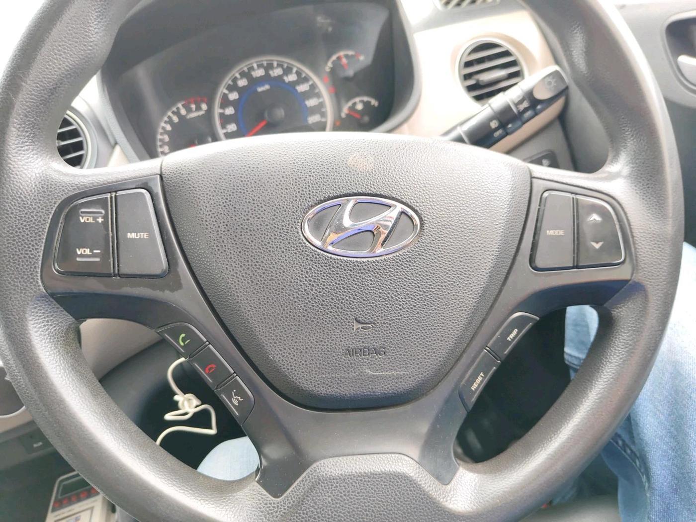 2019 Hyundai Grand i10 SPORTZ 1.2 KAPPA VTVT, Petrol, Manual, 1,26,947 km, interior