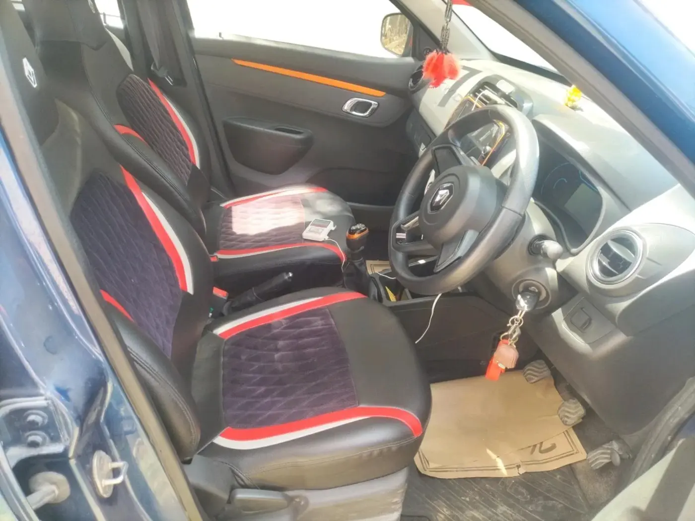2021 Renault Kwid CLIMBER 1.0 (O), Petrol, Manual, 5,283 km, interior