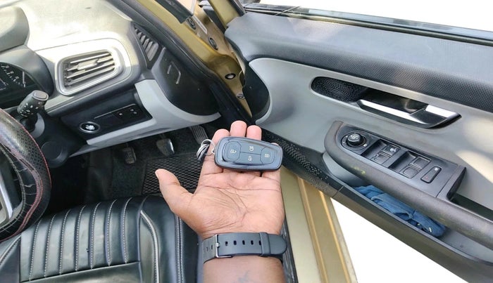 2020 Tata ALTROZ XZ PETROL, Petrol, Manual, 81,627 km, interior