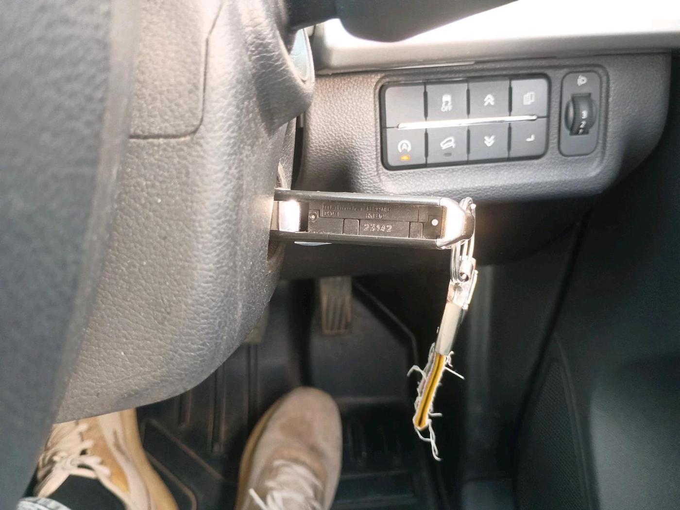 2023 Mahindra XUV700 AX 5 D AT 5 STR, Diesel, Automatic, 51,301 km, interior