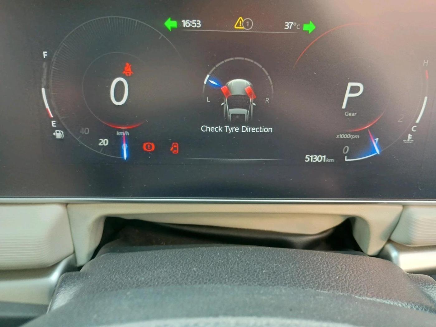 2023 Mahindra XUV700 AX 5 D AT 5 STR, Diesel, Automatic, 51,301 km, interior
