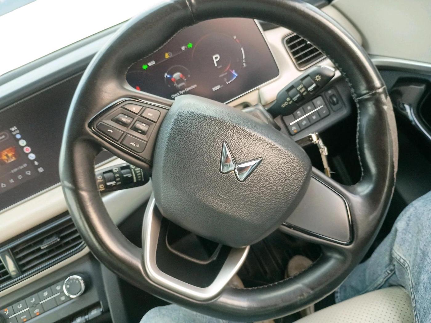 2023 Mahindra XUV700 AX 5 D AT 5 STR, Diesel, Automatic, 51,301 km, interior