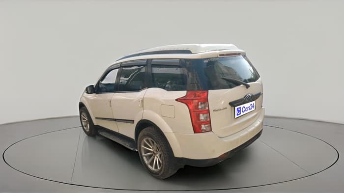 2017 Mahindra XUV500 W10 AT 1.99, Diesel, Automatic, 1,18,369 km, exterior