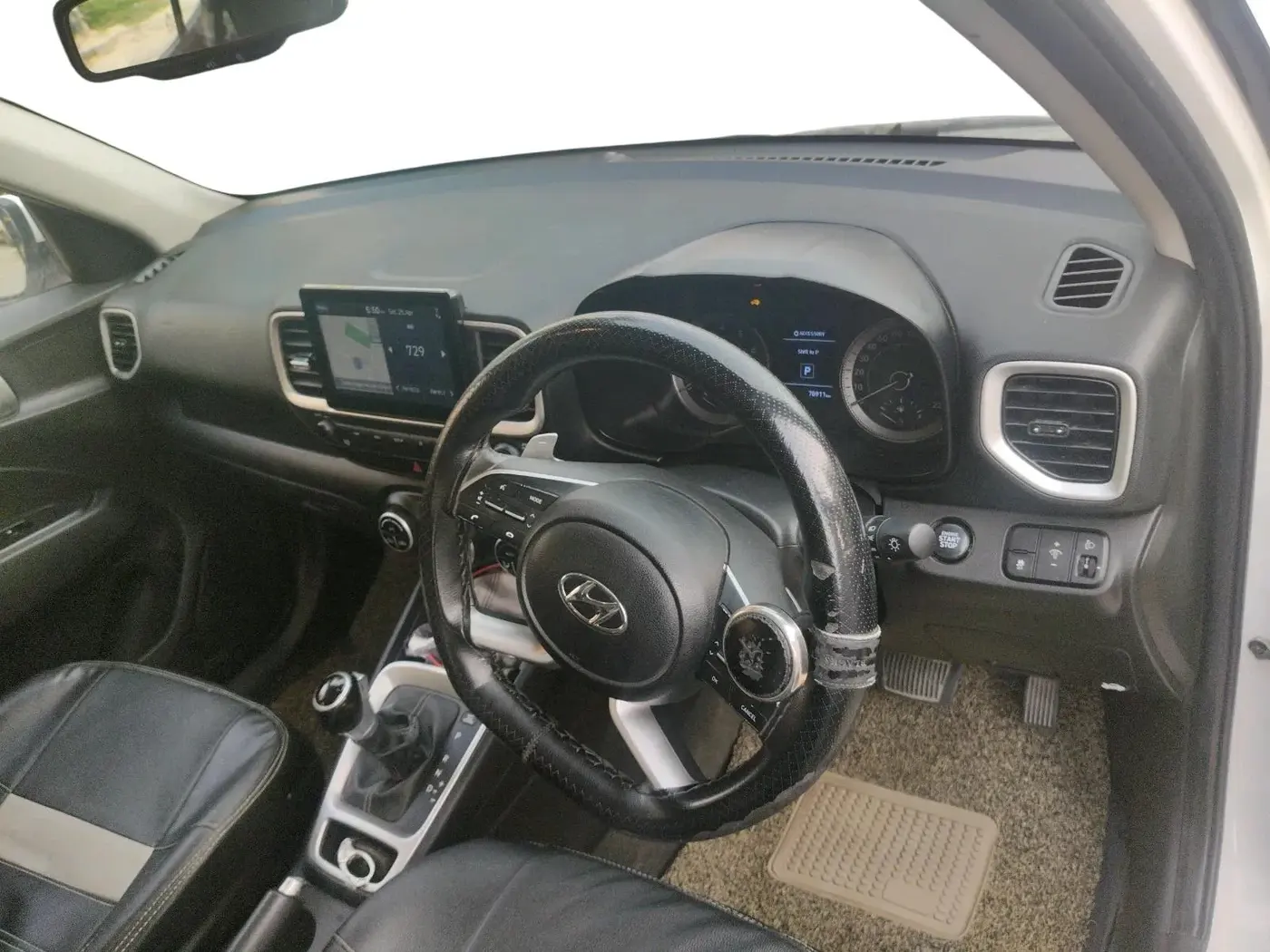2022 Hyundai VENUE SX PLUS 1.0 TURBO DCT, Petrol, Automatic, 78,911 km, interior