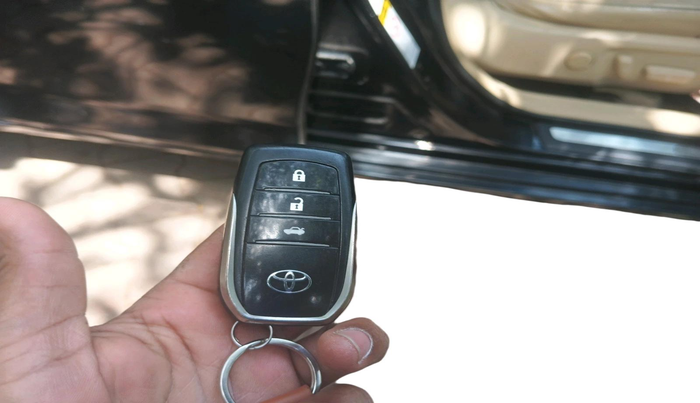 2015 Toyota Camry HYBRID, Hybrid, Automatic, 1,54,087 km, interior