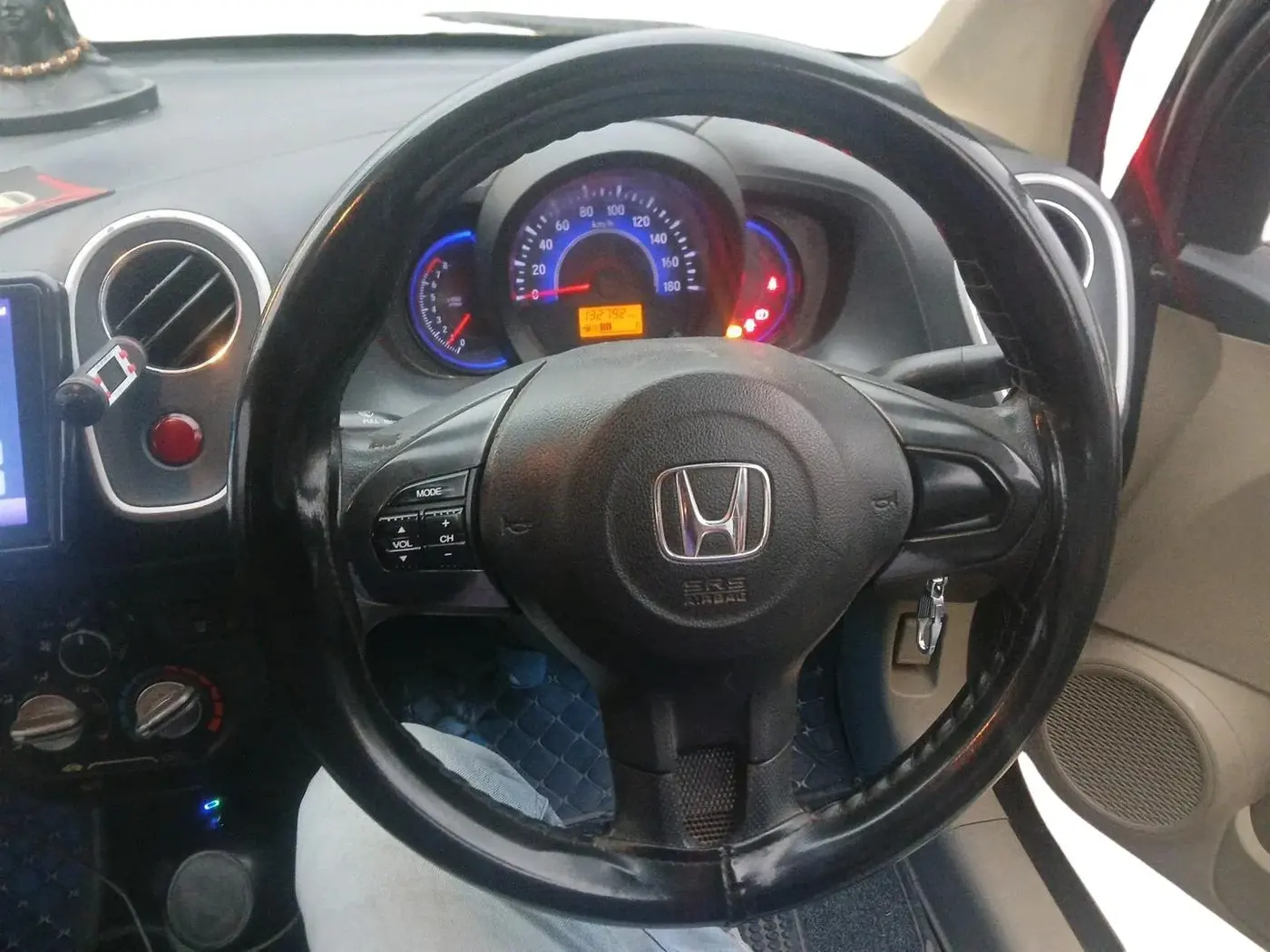 2014 Honda Mobilio 1.5L I-VTEC V, Petrol, Manual, 1,32,793 km, interior