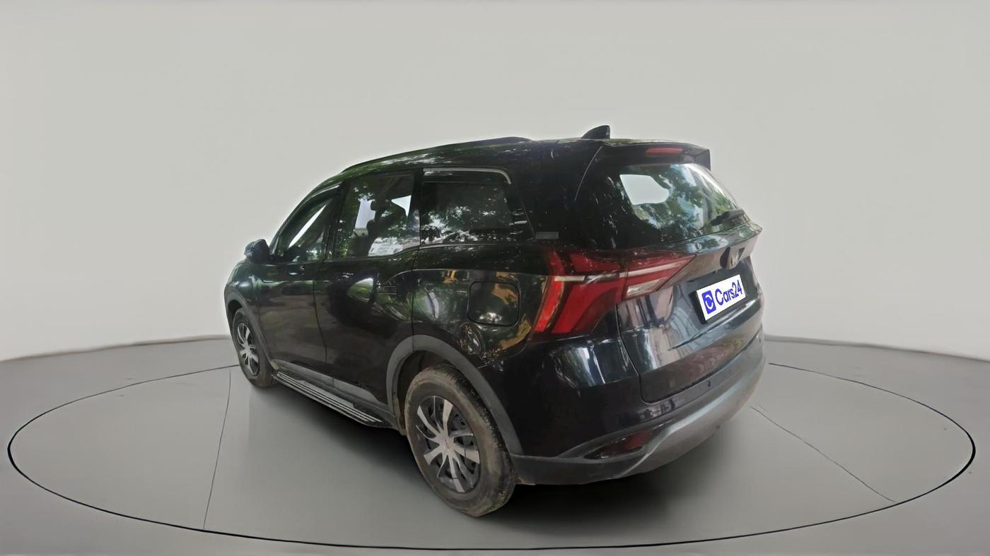 2024 Mahindra XUV700 AX5 Select Diesel AT 7 STR, Diesel, Automatic, 49,079 km, exterior