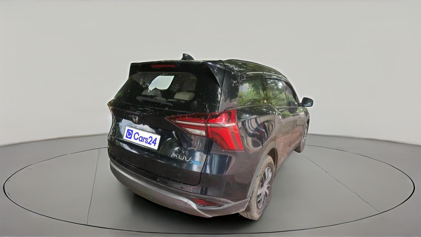2024 Mahindra XUV700 AX5 Select Diesel AT 7 STR, Diesel, Automatic, 49,079 km, exterior