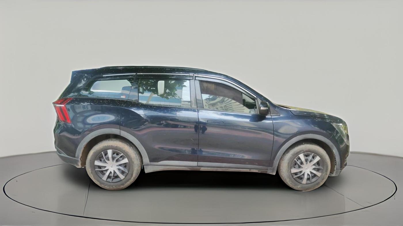 2024 Mahindra XUV700 AX5 Select Diesel AT 7 STR, Diesel, Automatic, 49,079 km, exterior