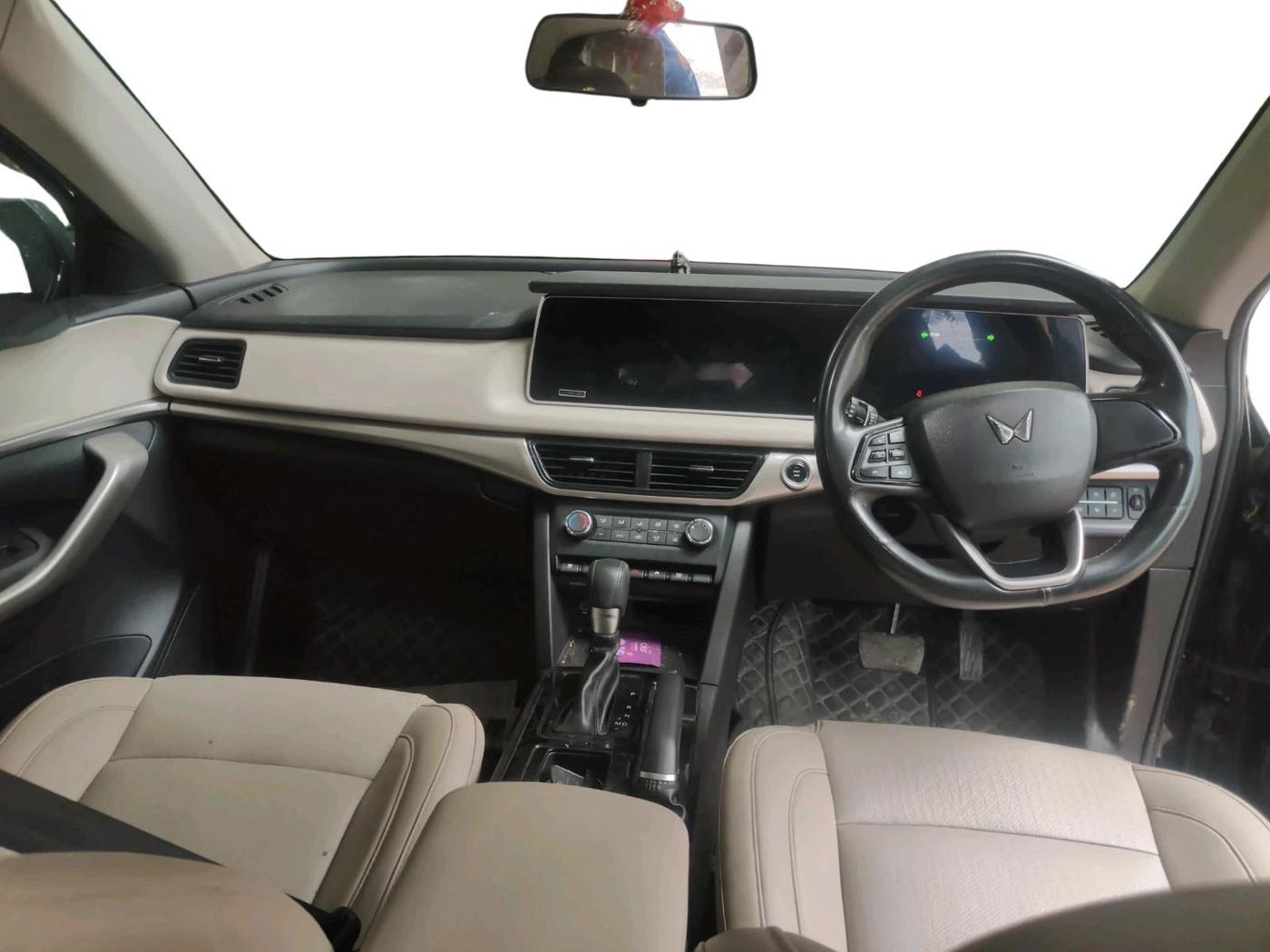 2024 Mahindra XUV700 AX5 Select Diesel AT 7 STR, Diesel, Automatic, 49,079 km, interior
