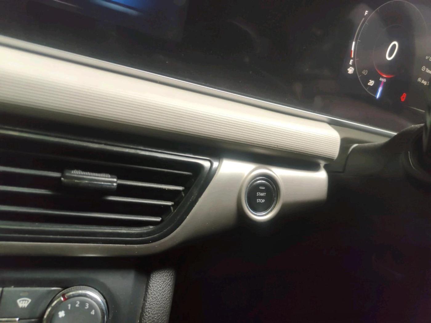 2024 Mahindra XUV700 AX5 Select Diesel AT 7 STR, Diesel, Automatic, 49,079 km, interior