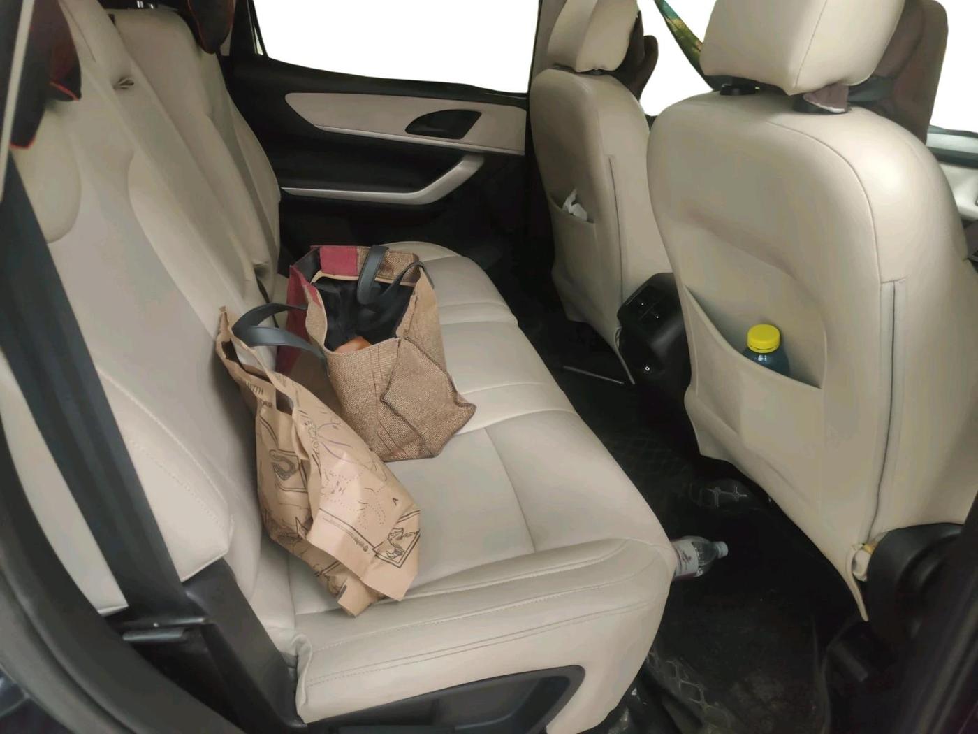 2024 Mahindra XUV700 AX5 Select Diesel AT 7 STR, Diesel, Automatic, 49,079 km, interior