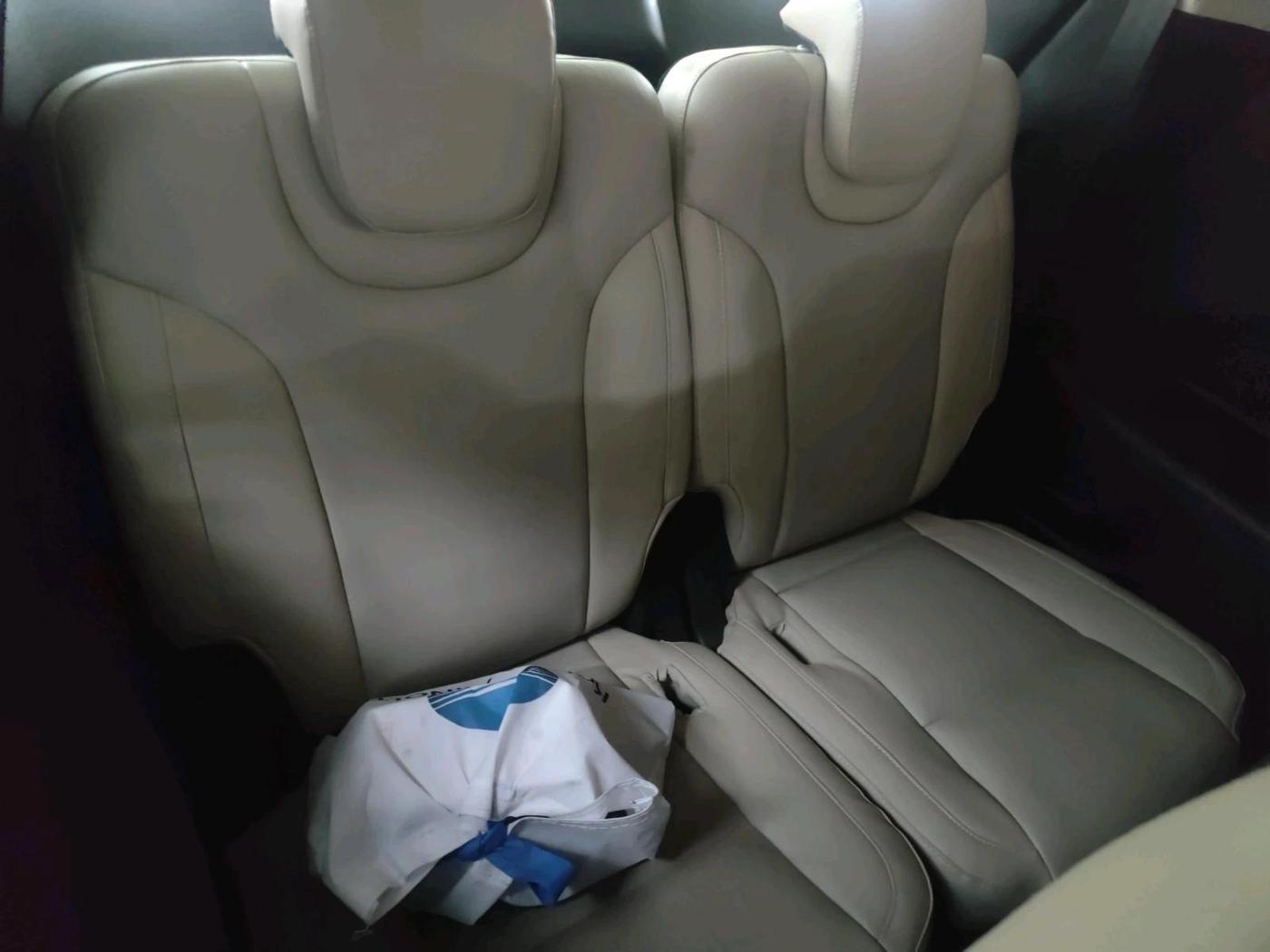 2024 Mahindra XUV700 AX5 Select Diesel AT 7 STR, Diesel, Automatic, 49,079 km, interior