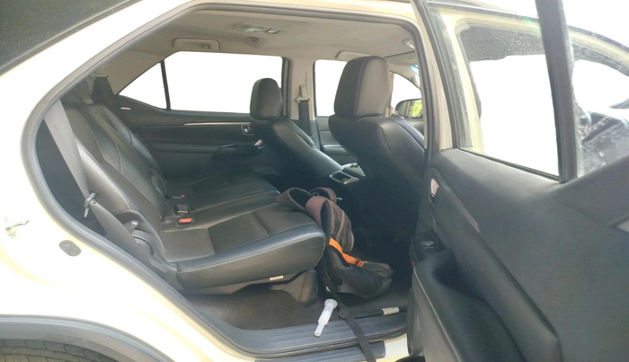 2021 Toyota Fortuner 4X2 MT 2.8 DIESEL, Diesel, Manual, 57,525 km, interior