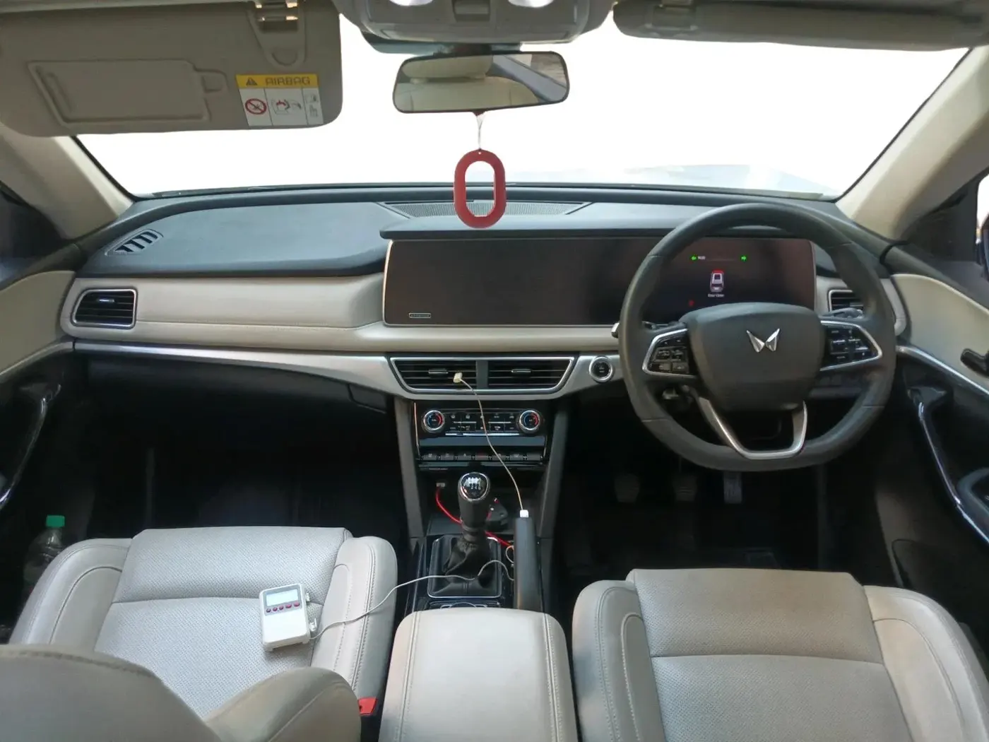 2023 Mahindra XUV700 AX 7 P MT 7 STR, Petrol, Manual, 11,184 km, interior