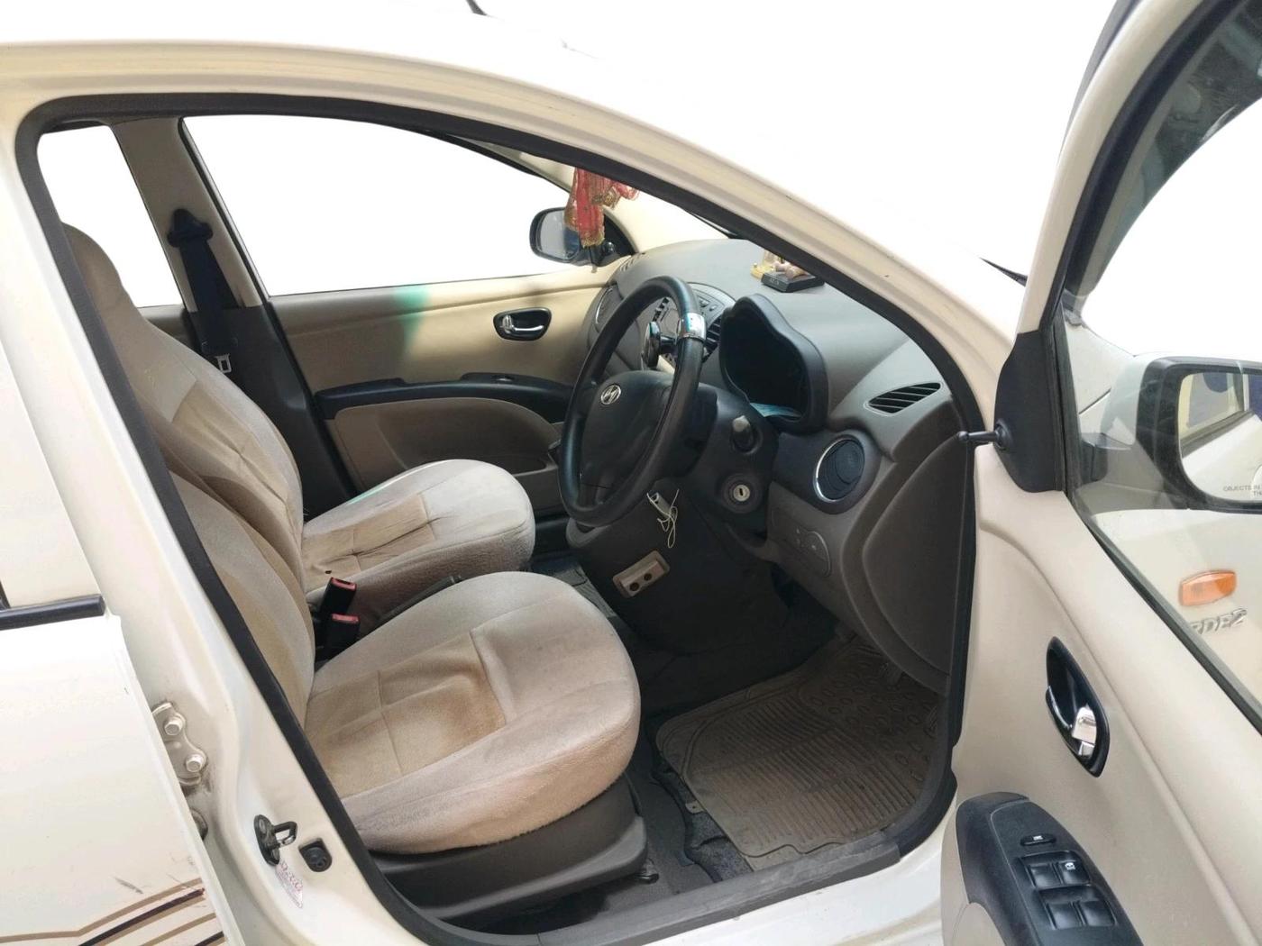 2013 Hyundai i10 SPORTZ 1.2, Petrol, Manual, 58,899 km, interior