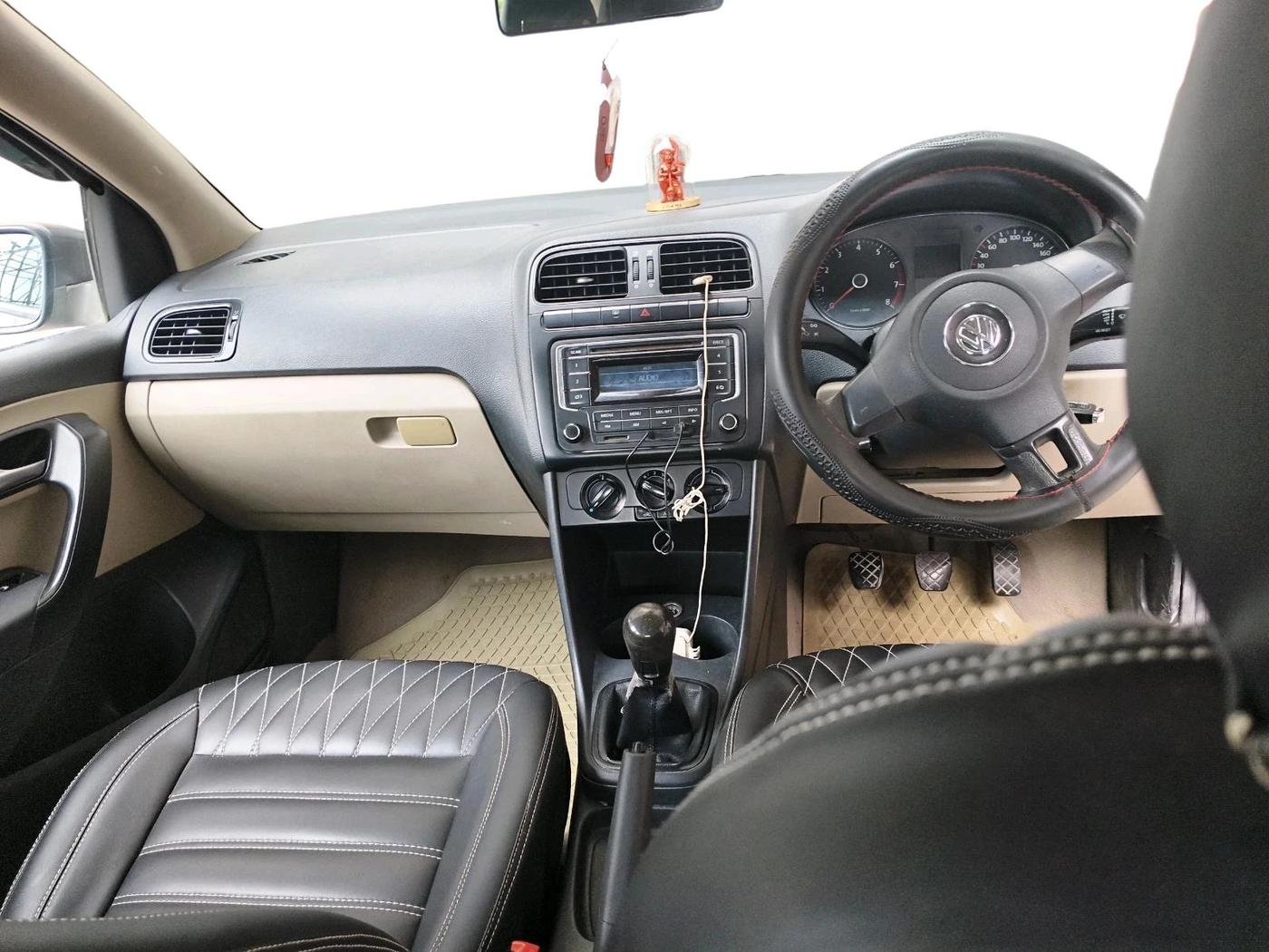 2013 Volkswagen Polo COMFORTLINE 1.2L PETROL, Petrol, Manual, 1,06,011 km, interior
