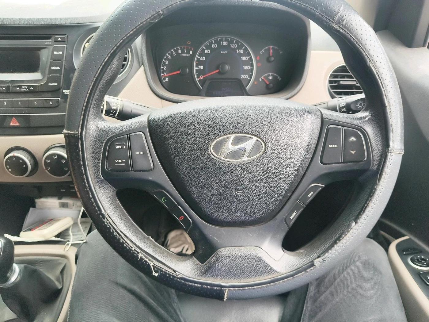 2015 Hyundai Grand i10 SPORTZ 1.2 KAPPA VTVT, Petrol, Manual, 99,903 km, interior