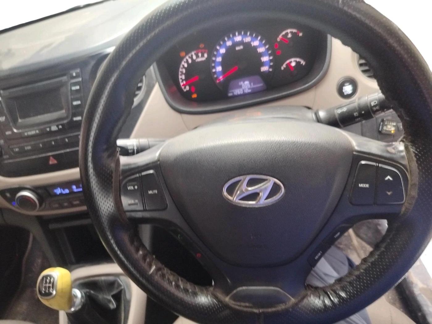 2014 Hyundai Xcent SX 1.2, CNG, Manual, 1,26,012 km, interior
