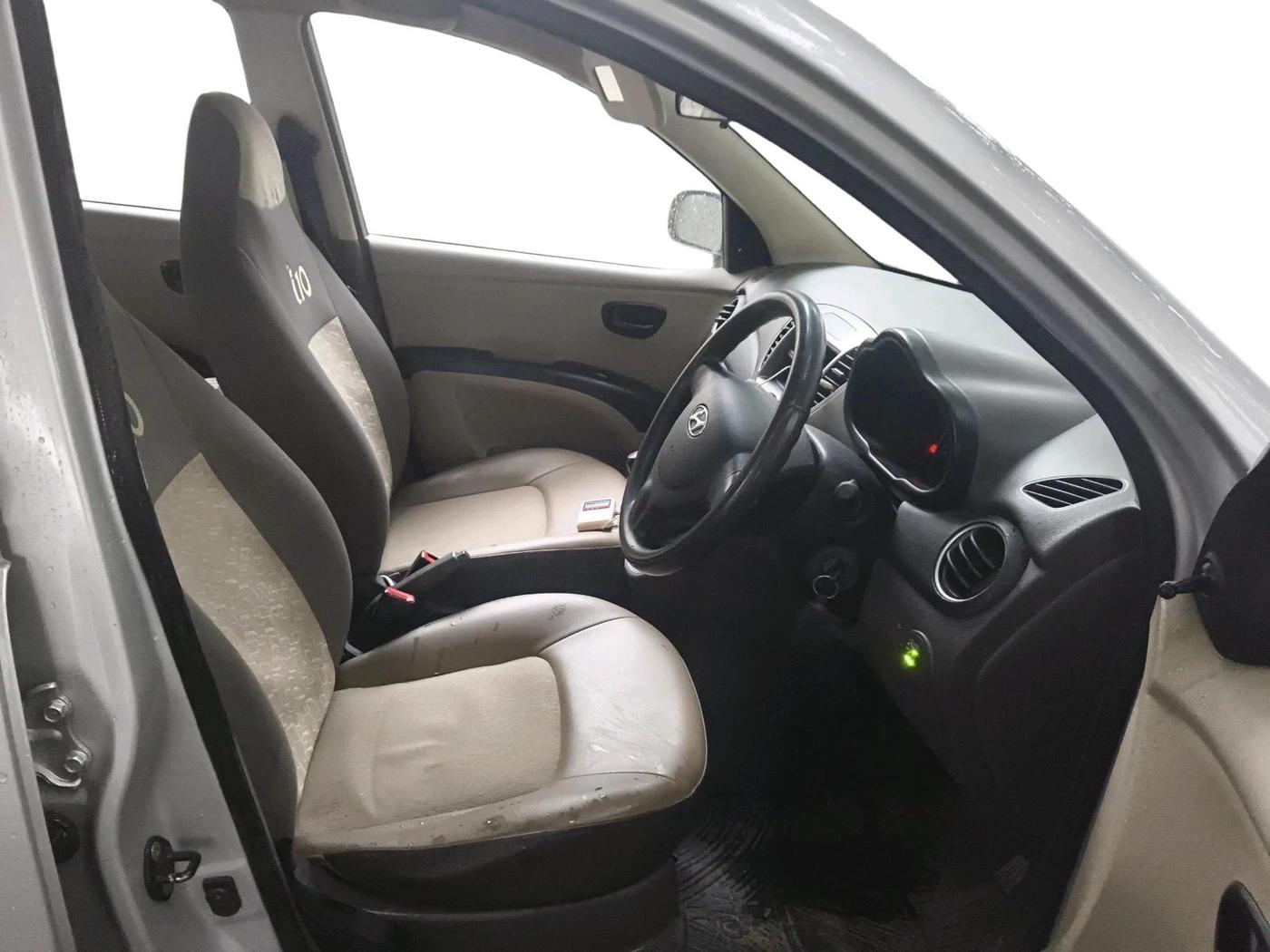 2014 Hyundai i10 MAGNA 1.1, CNG, Manual, 55,429 km, interior