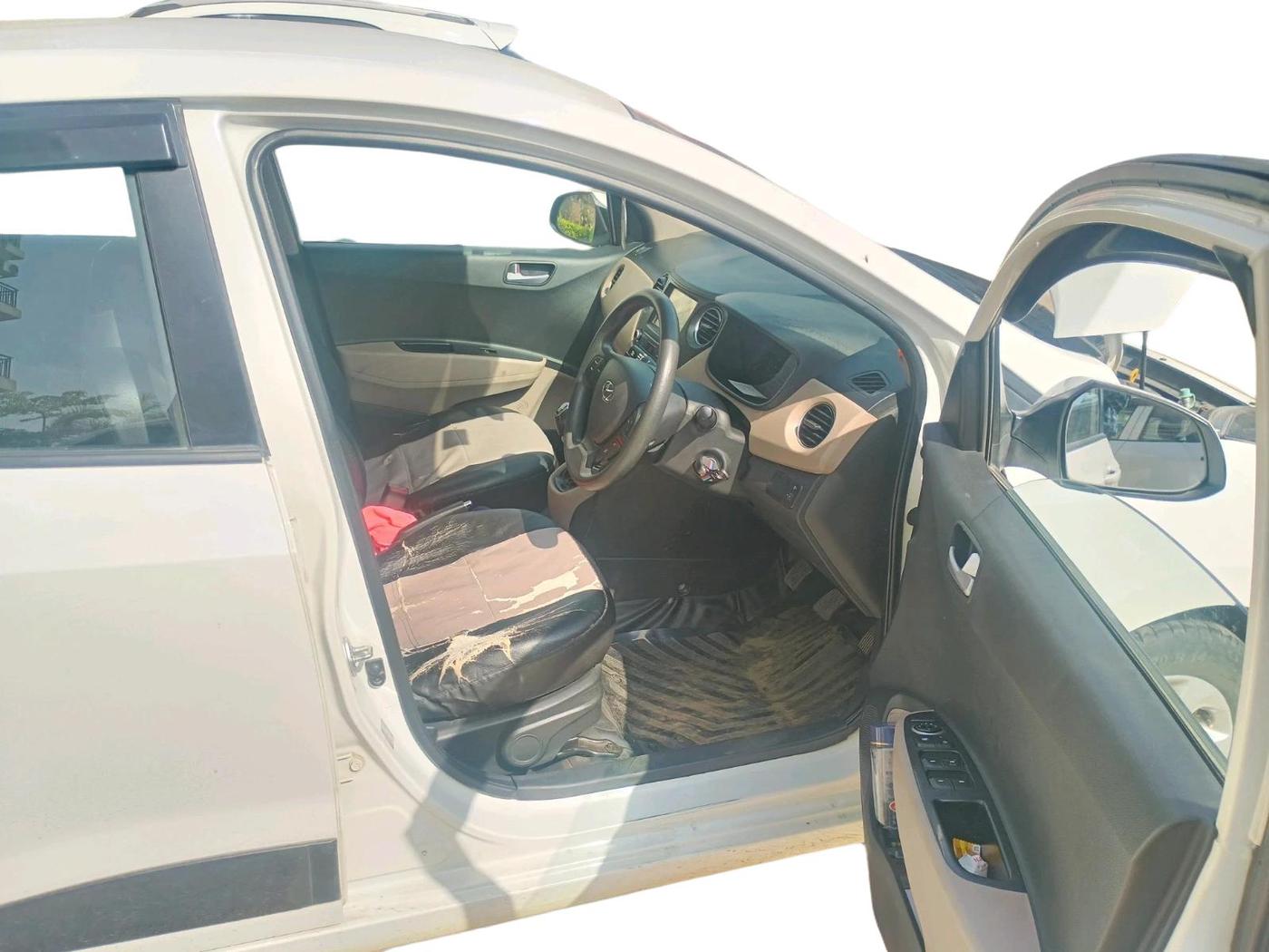 2018 Hyundai Xcent SX 1.2, Petrol, Manual, 1,22,903 km, interior