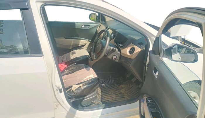2018 Hyundai Xcent SX 1.2, Petrol, Manual, 1,22,903 km, interior