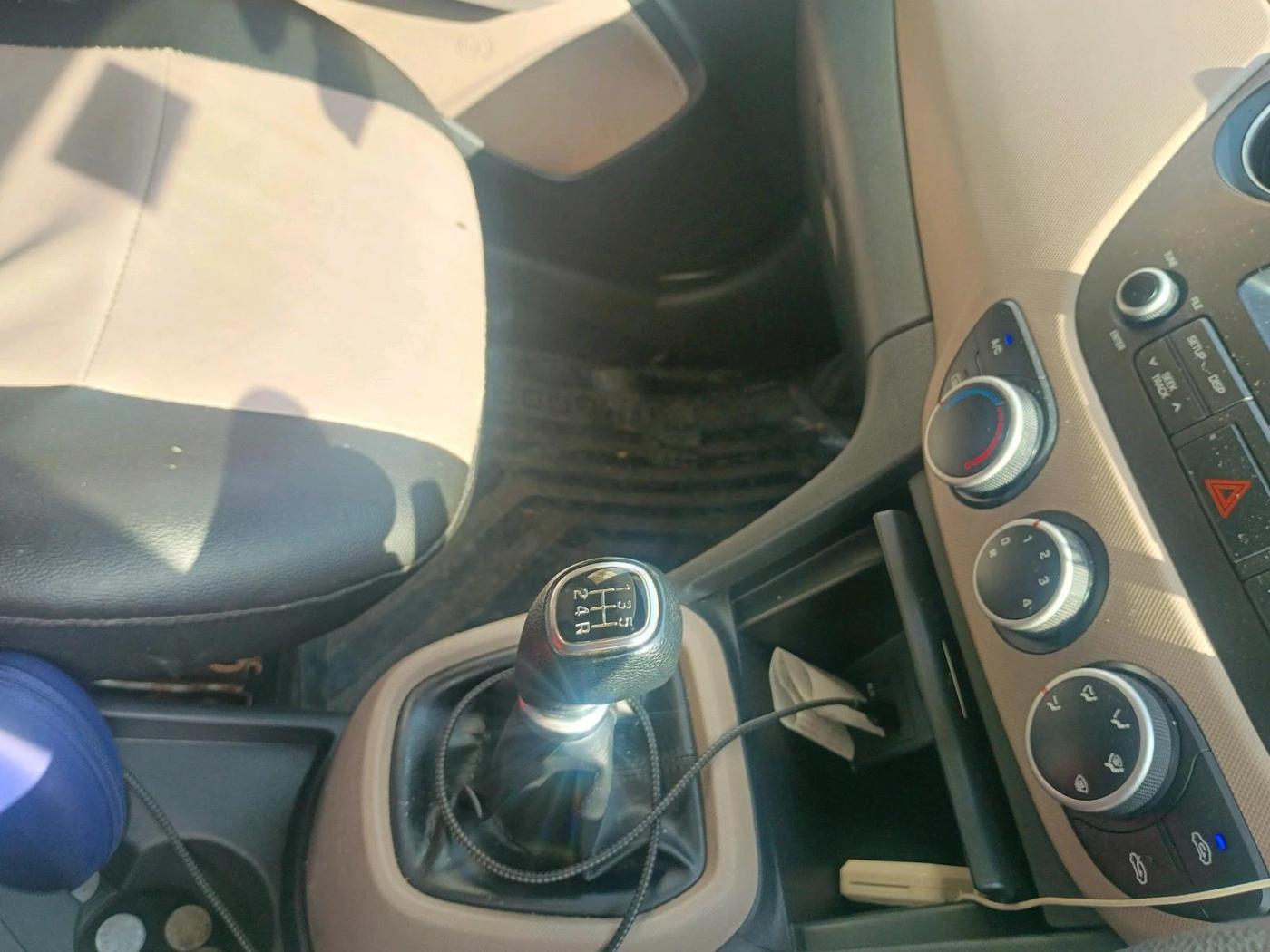 2018 Hyundai Xcent SX 1.2, Petrol, Manual, 1,22,903 km, interior