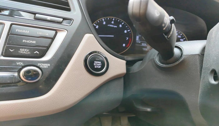 2015 Hyundai Elite i20 SPORTZ 1.2 (O), Petrol, Manual, 79,567 km, interior