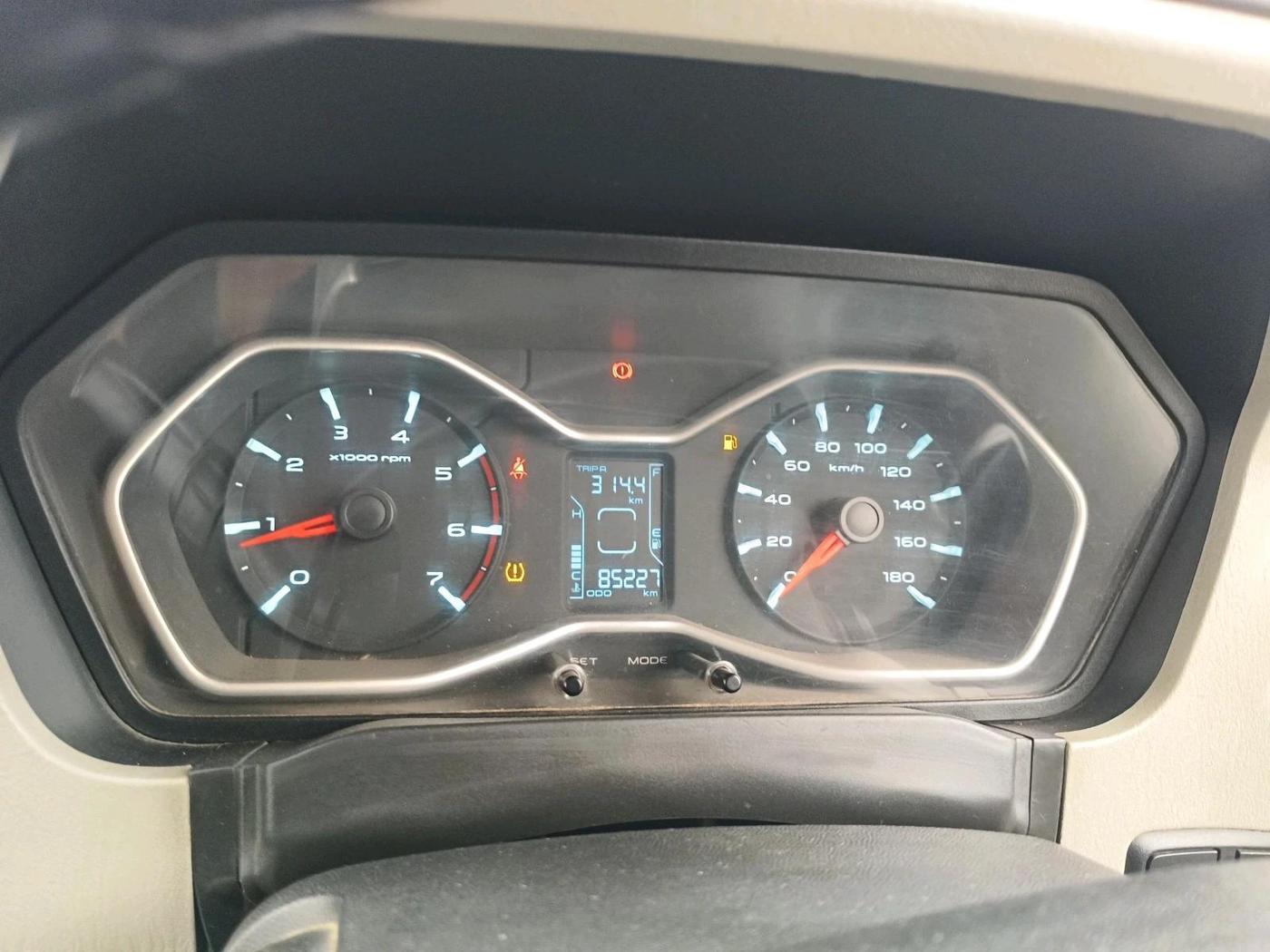 2017 Mahindra Scorpio S10, Diesel, Manual, 85,227 km, interior