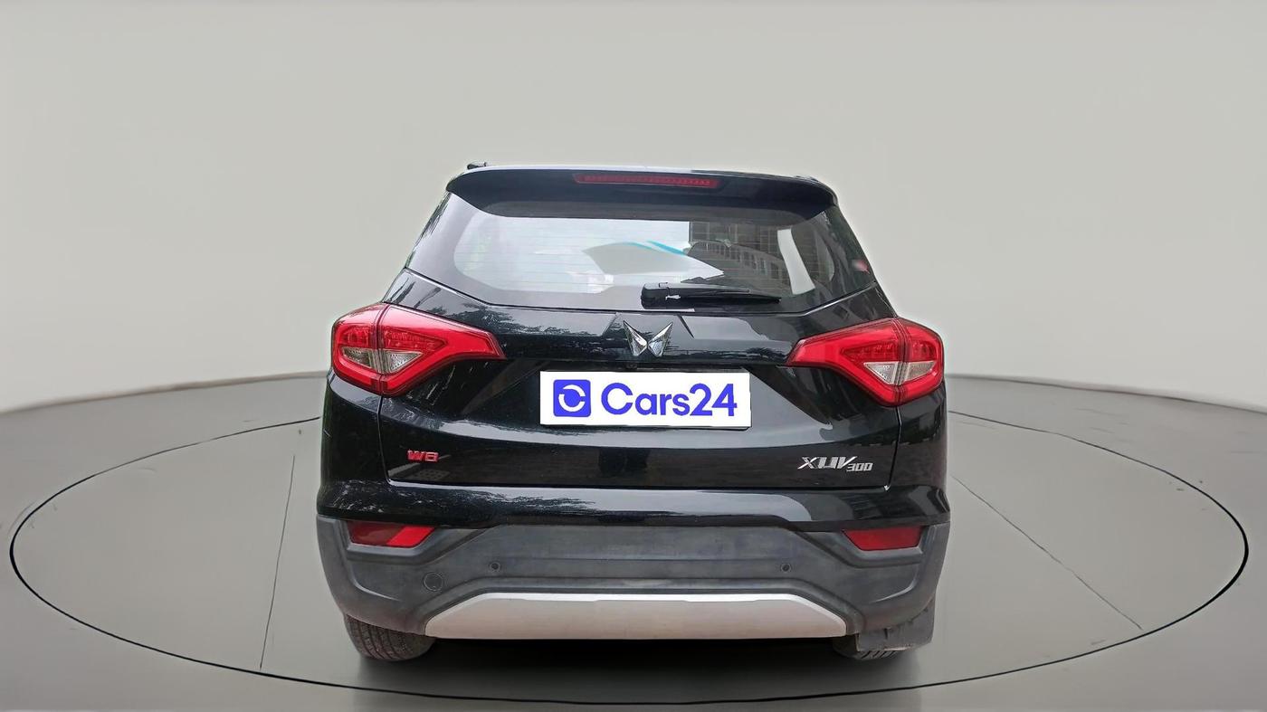 2022 Mahindra XUV300 W8 (O) 1.2 PETROL, Petrol, Manual, 32,440 km, exterior