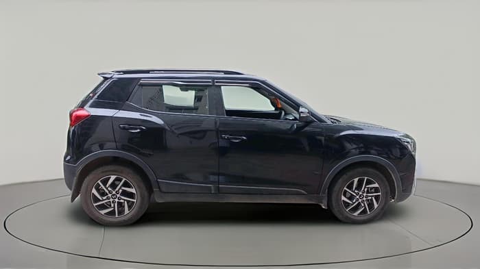 2022 Mahindra XUV300 W8 (O) 1.2 PETROL, Petrol, Manual, 32,440 km, exterior