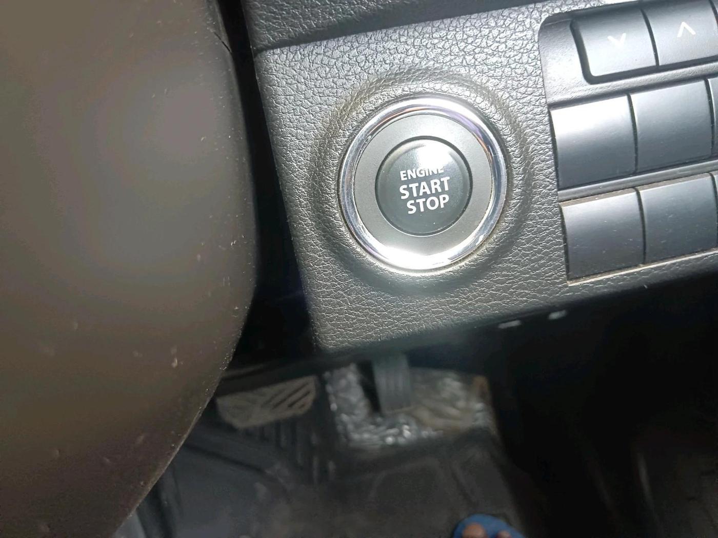2022 Maruti BREZZA ZXI + AT SMART HYBRID DUAL TONE, Petrol, Automatic, 27,291 km, interior