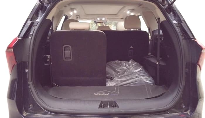 2023 Mahindra XUV700 AX 7 P AT 7 STR, Petrol, Automatic, 33,279 km, exterior