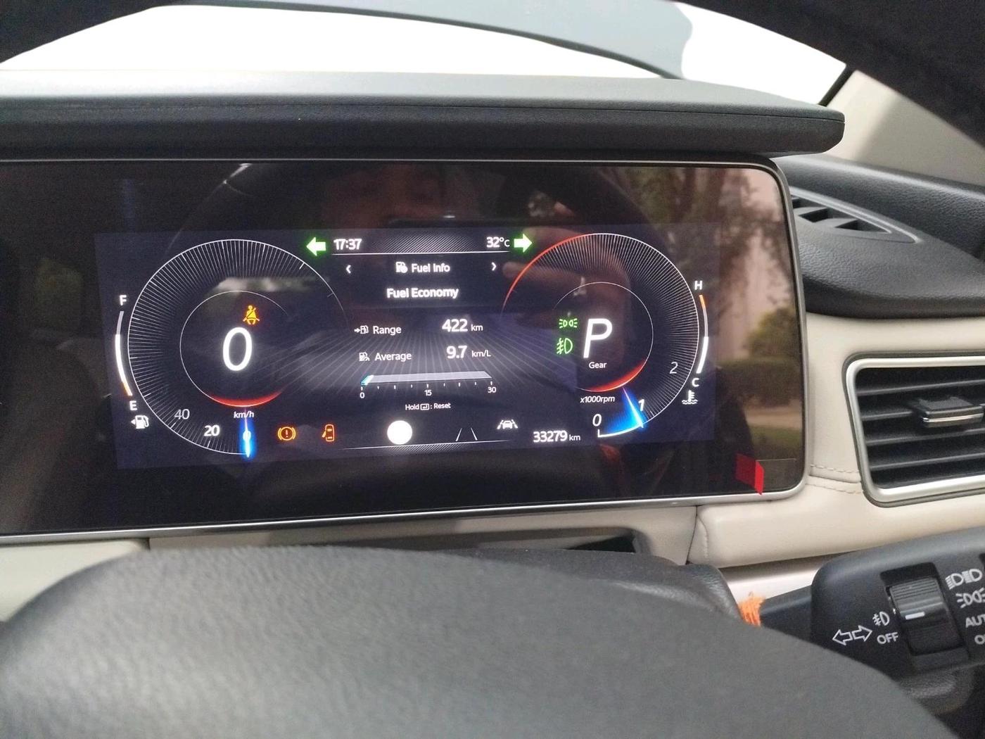 2023 Mahindra XUV700 AX 7 P AT 7 STR, Petrol, Automatic, 33,279 km, interior