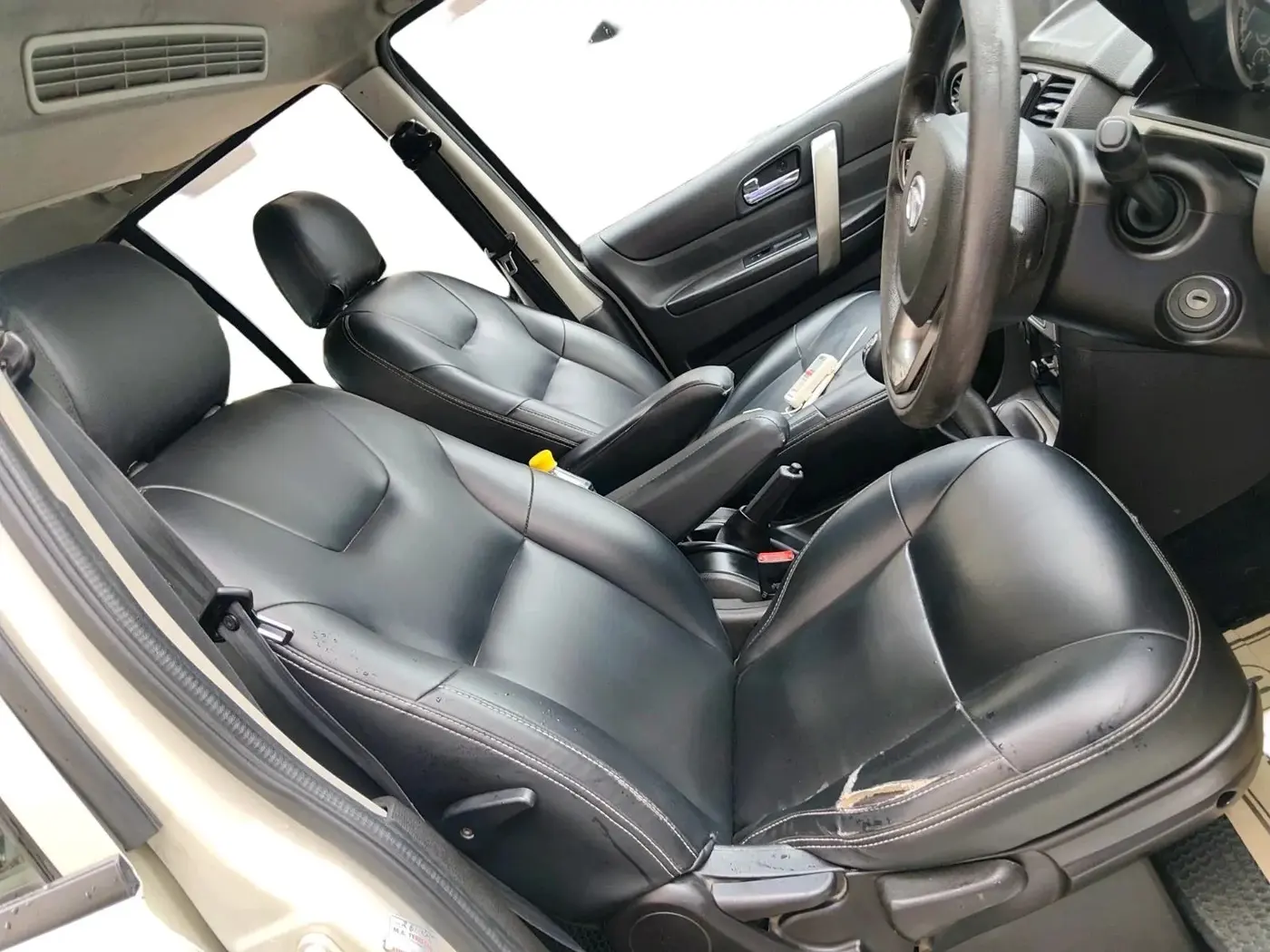 2017 Tata Safari Storme 2.2 EX 4X2, Diesel, Manual, 1,17,817 km, interior