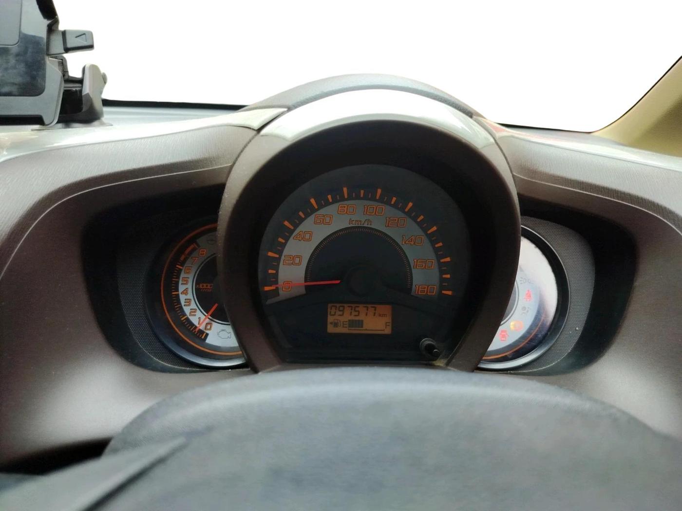 2011 Honda Brio V MT, CNG, Manual, 97,577 km, interior