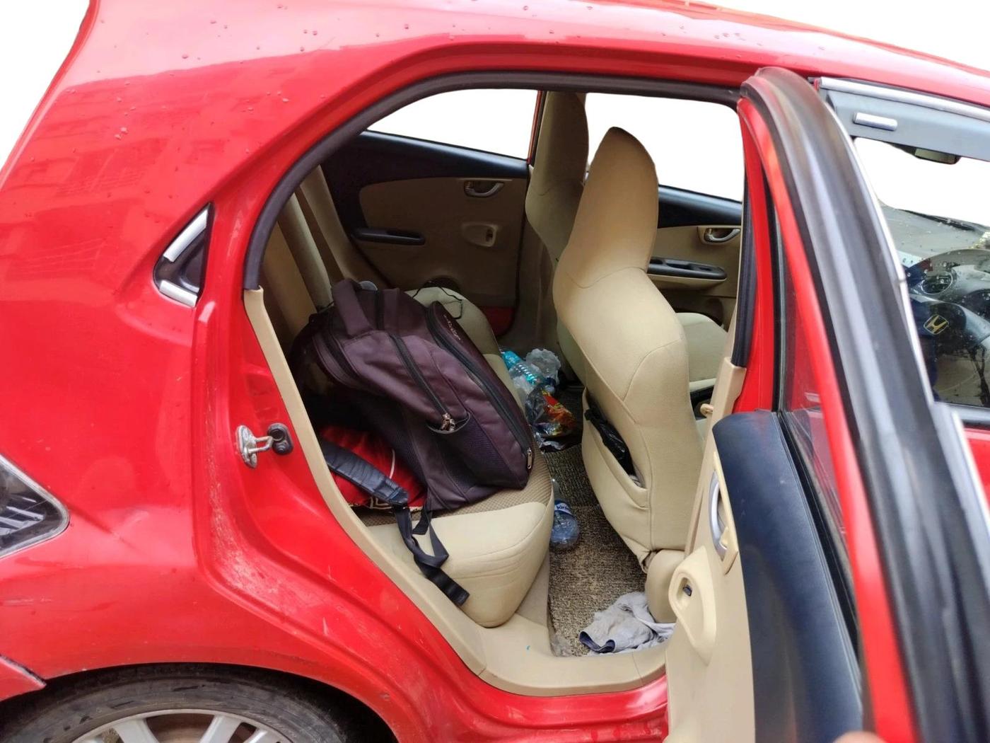 2011 Honda Brio V MT, CNG, Manual, 97,577 km, interior