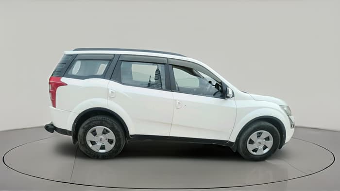 2017 Mahindra XUV500 W6 1.99, Diesel, Manual, 97,471 km, exterior
