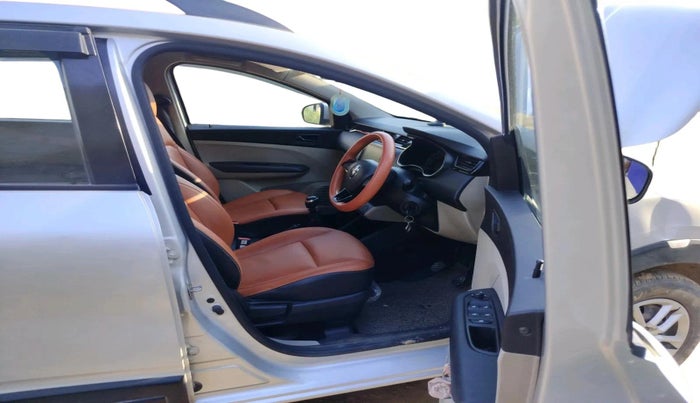 2020 Renault TRIBER RXT, Petrol, Manual, 54,019 km, interior