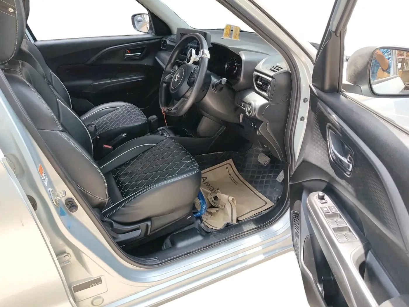 2024 Maruti Swift VXi (O) AMT, Petrol, Automatic, 8,887 km, interior