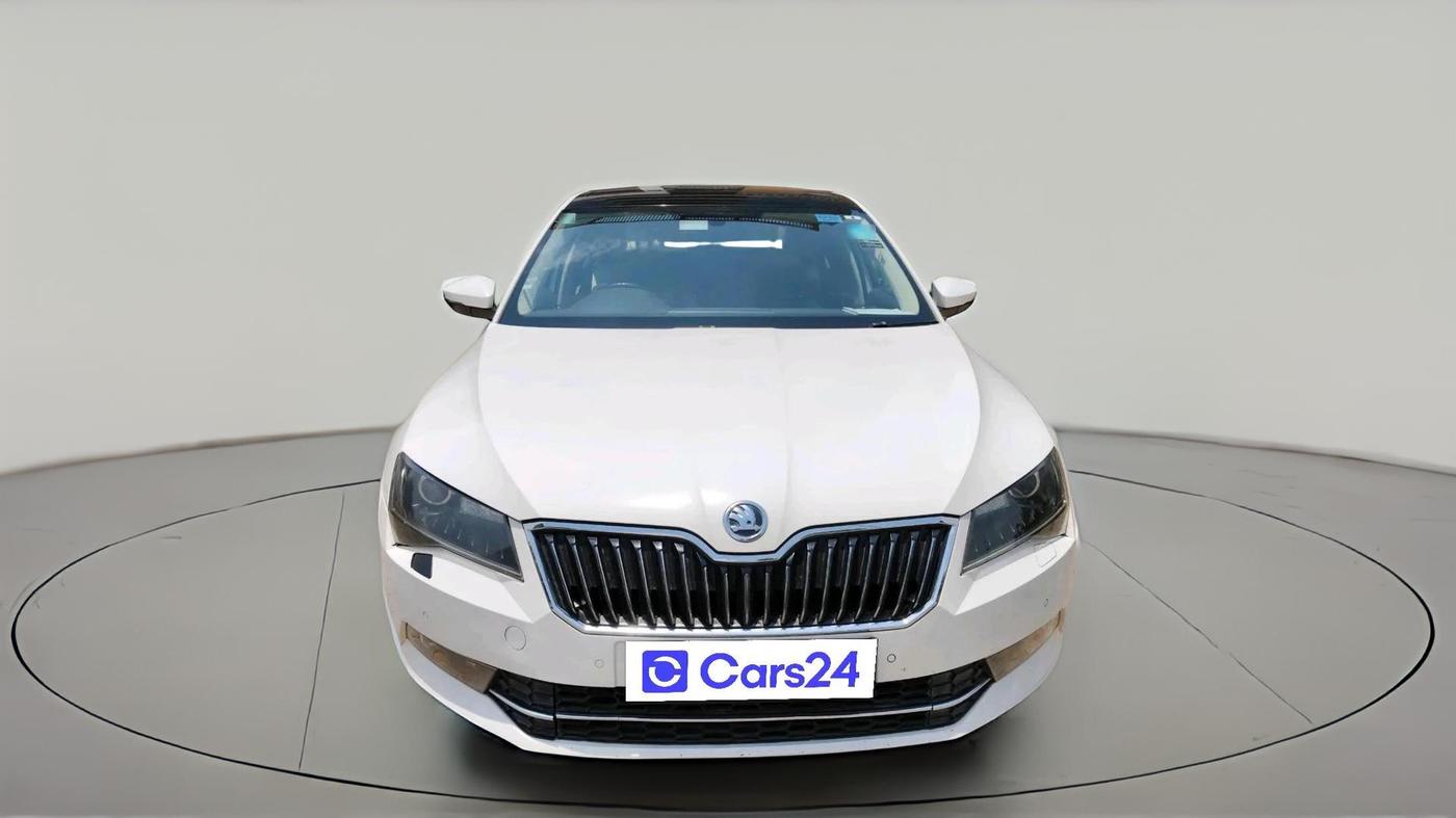 2017 Skoda Superb L&K 1.8 TSI AT, Petrol, Automatic, 1,06,704 km, exterior