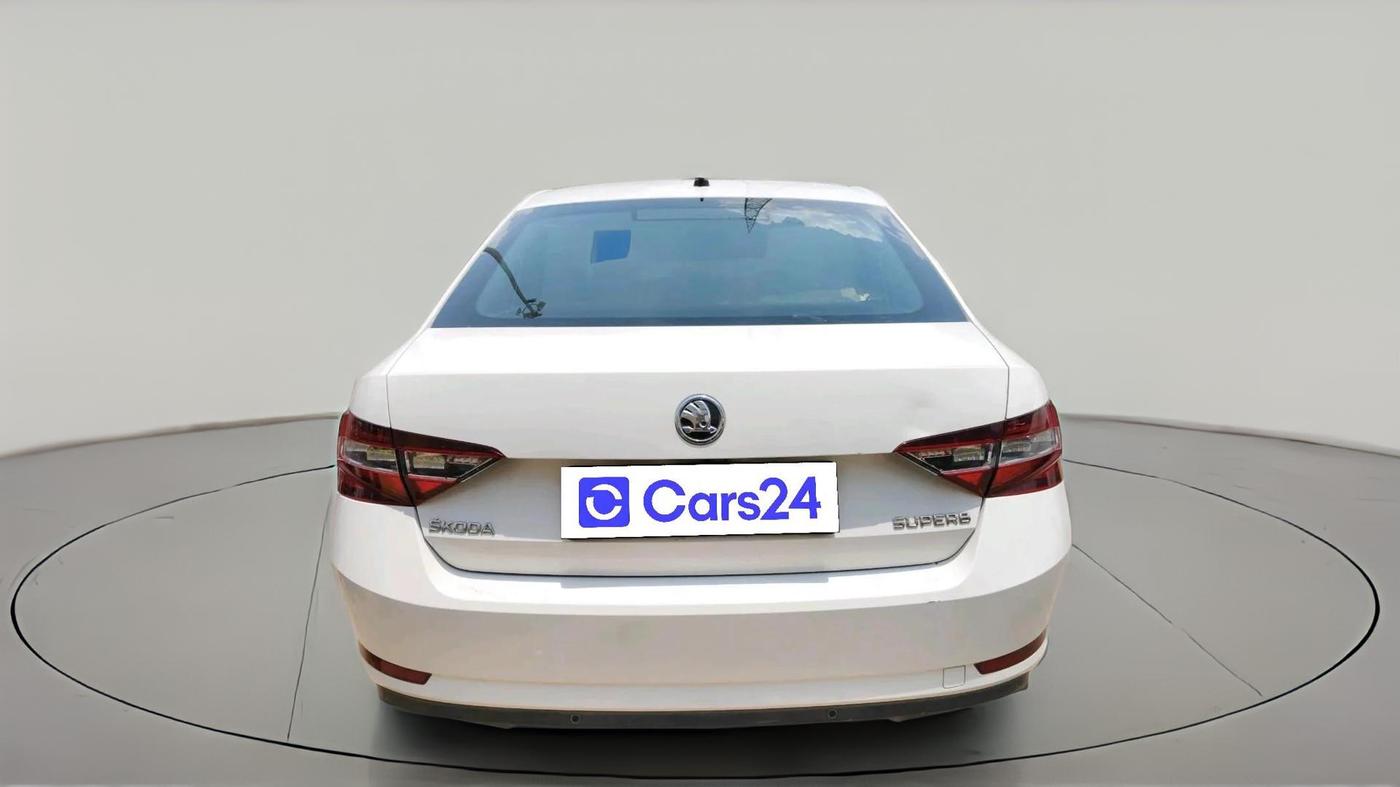2017 Skoda Superb L&K 1.8 TSI AT, Petrol, Automatic, 1,06,704 km, exterior