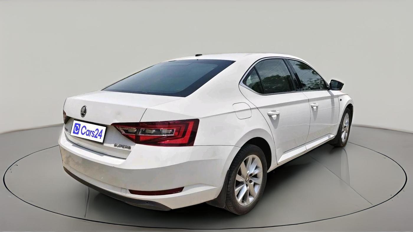 2017 Skoda Superb L&K 1.8 TSI AT, Petrol, Automatic, 1,06,704 km, exterior