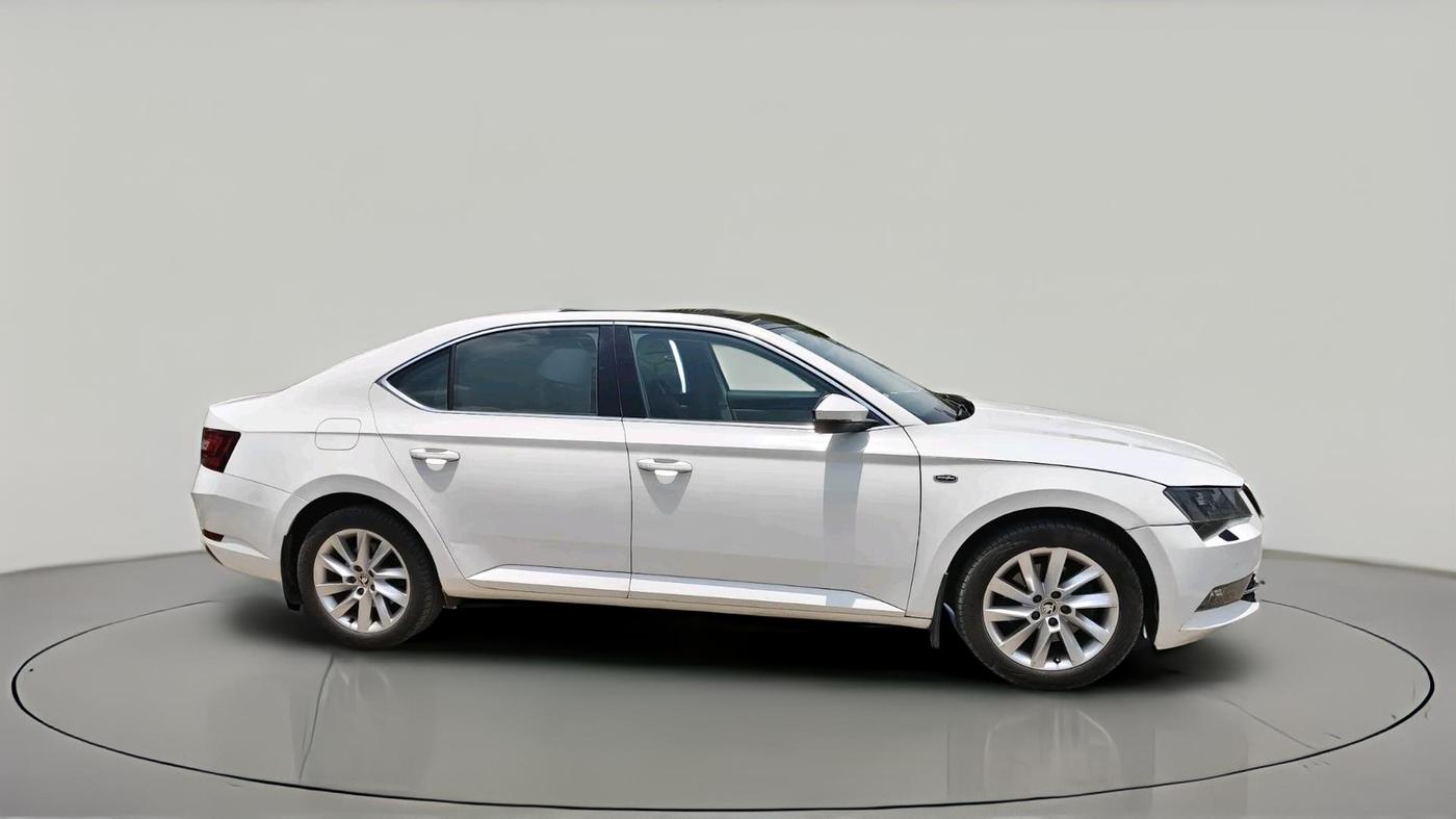 2017 Skoda Superb L&K 1.8 TSI AT, Petrol, Automatic, 1,06,704 km, exterior