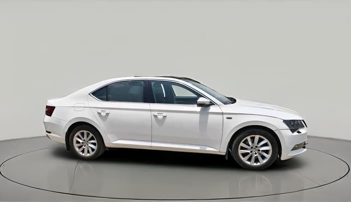 2017 Skoda Superb L&K 1.8 TSI AT, Petrol, Automatic, 1,06,704 km, exterior