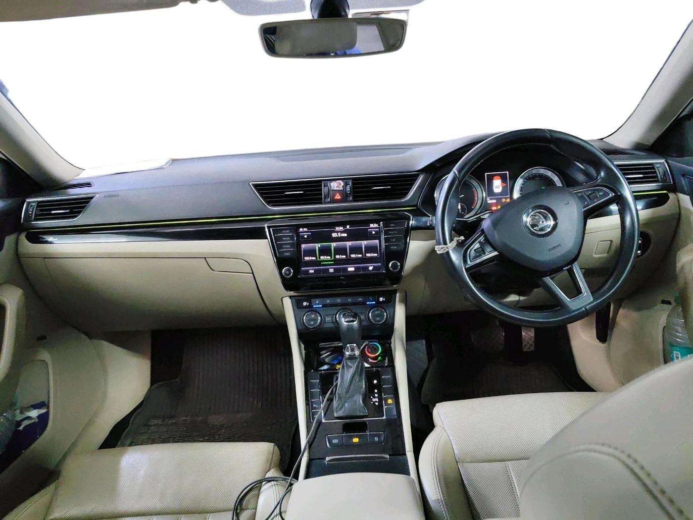 2017 Skoda Superb L&K 1.8 TSI AT, Petrol, Automatic, 1,06,704 km, interior