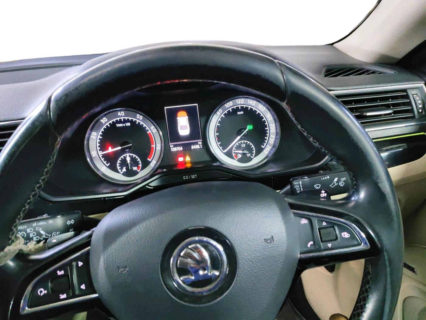 2017 Skoda Superb L&K 1.8 TSI AT, Petrol, Automatic, 1,06,704 km, interior