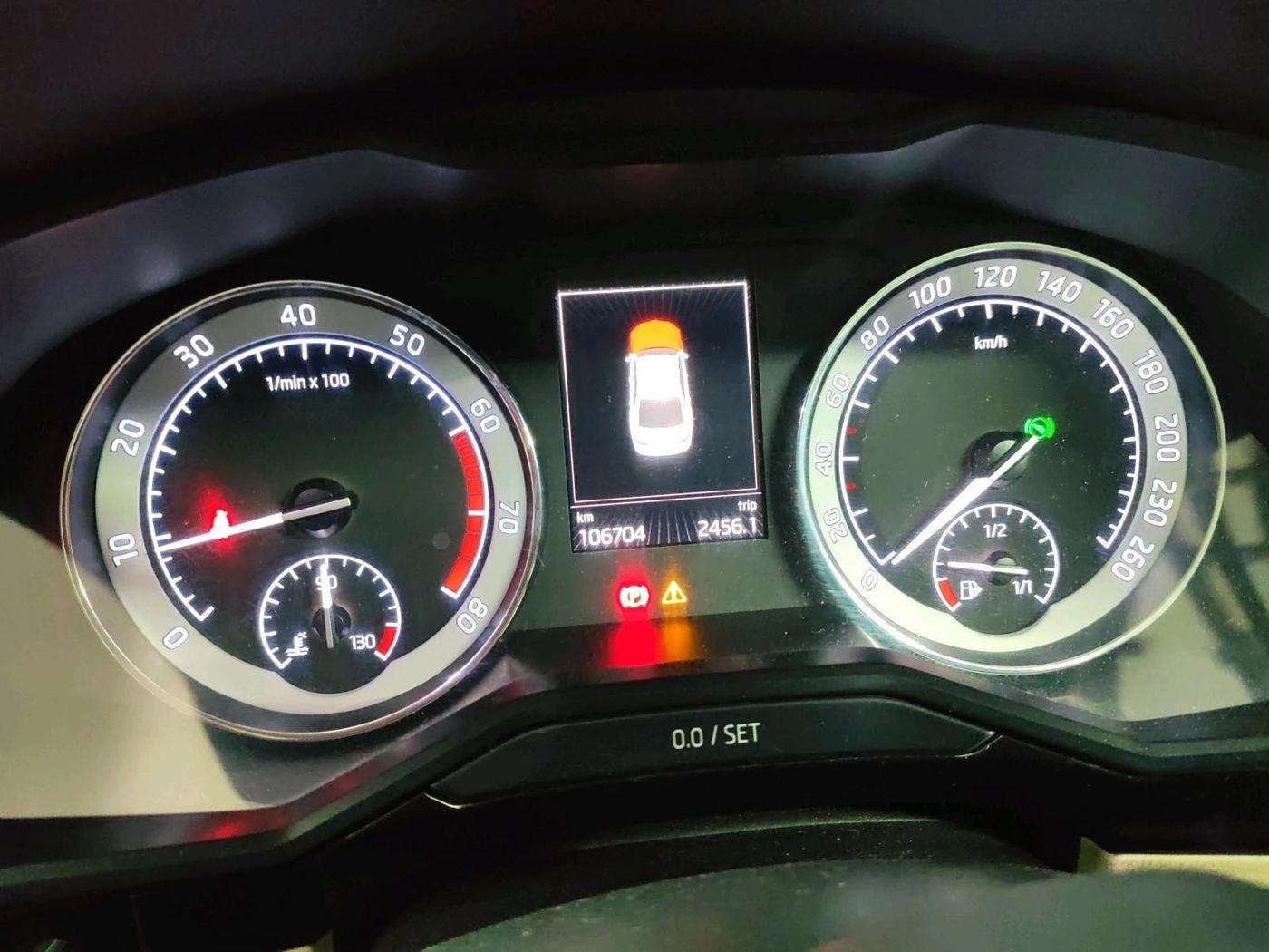 2017 Skoda Superb L&K 1.8 TSI AT, Petrol, Automatic, 1,06,704 km, interior